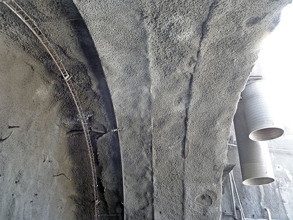 Tunnelbaugeräte und Stützmittel aus einer Hand, Caldecott-Tunnel Tunnelbaugeräte und Stützmittel aus einer Hand, Caldecott-Tunnel