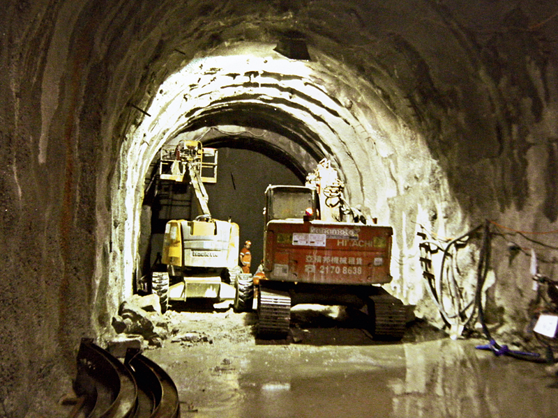 AT-Rohrschirmsystem verhindert Setzungen: die MTR West Island Line AT-Rohrschirmsystem verhindert Setzungen: die MTR West Island Line