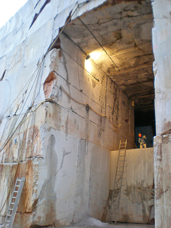 Hochwertiger Marmor aus Slowenien: Sichere Auffahrung im Untertagebau mit DSI Hochwertiger Marmor aus Slowenien: Sichere Auffahrung im Untertagebau mit DSI