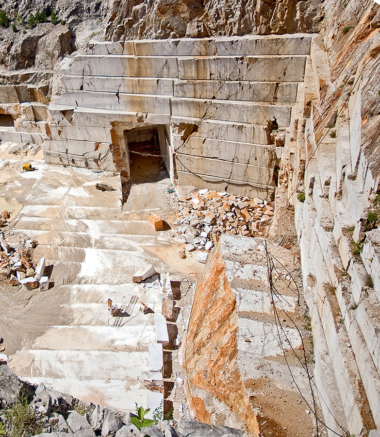 Hochwertiger Marmor aus Slowenien: Sichere Auffahrung im Untertagebau mit DSI Hochwertiger Marmor aus Slowenien: Sichere Auffahrung im Untertagebau mit DSI