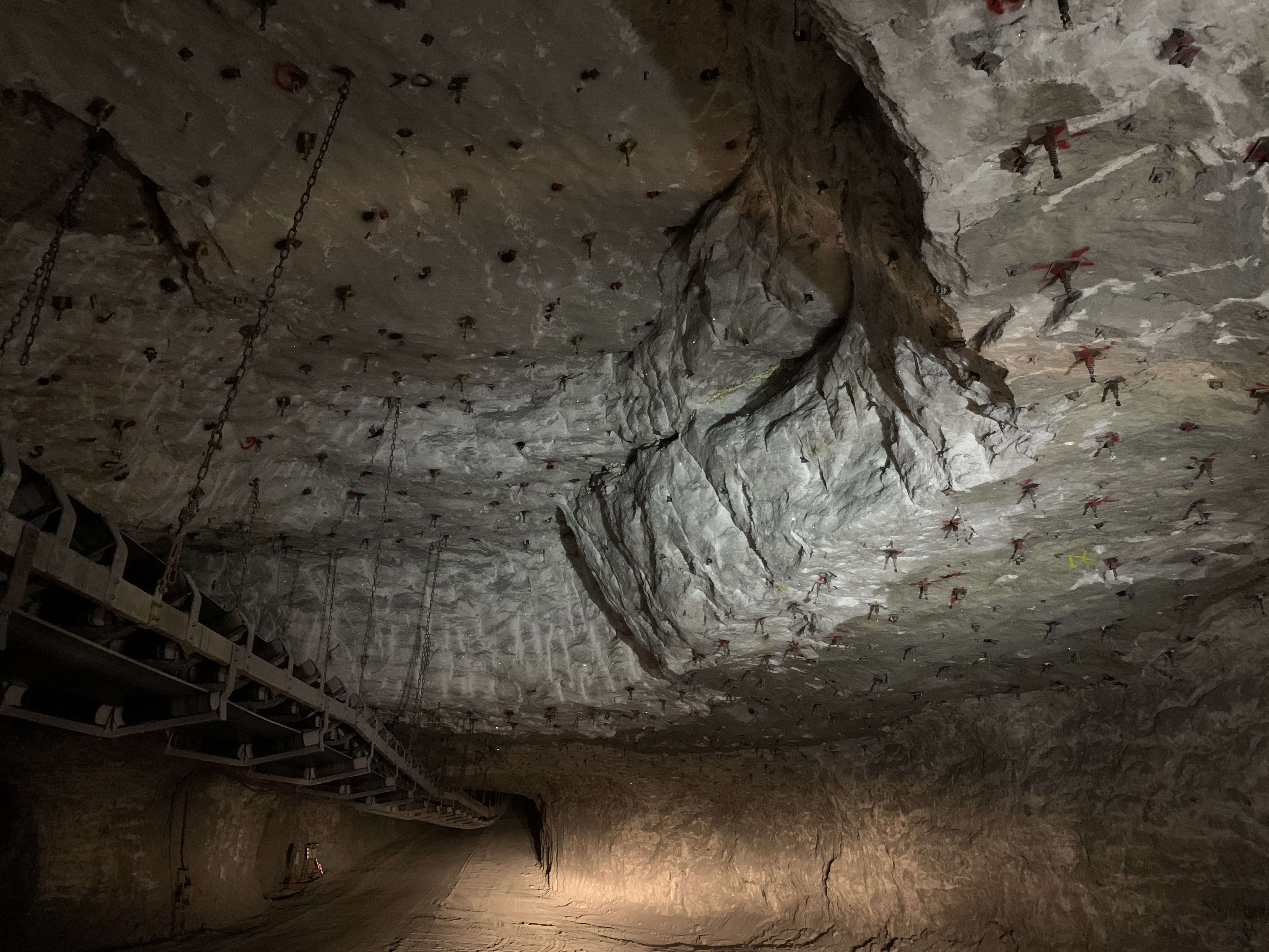 Proven support of underground stopes Proven support of underground stopes