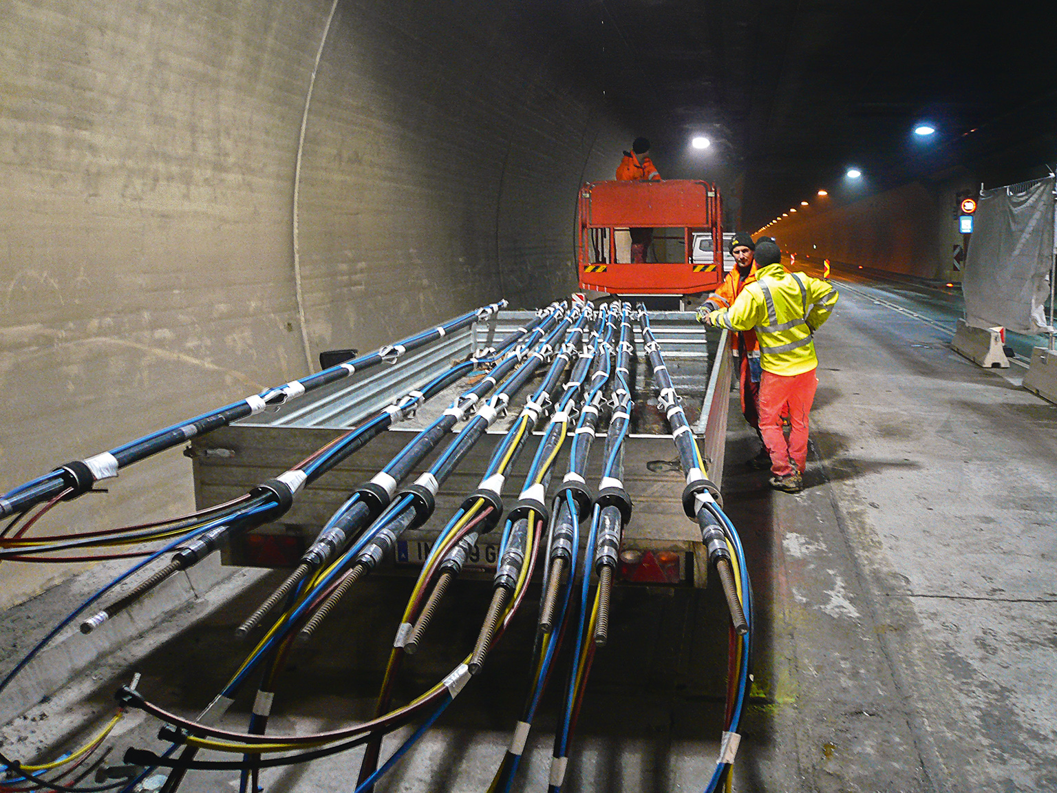 Innovative Sanierung des Lermooser Tunnels mit DSI Dauerankern und DSI Inject Injektionsharzen Innovative Sanierung des Lermooser Tunnels mit DSI Dauerankern und DSI Inject Injektionsharzen