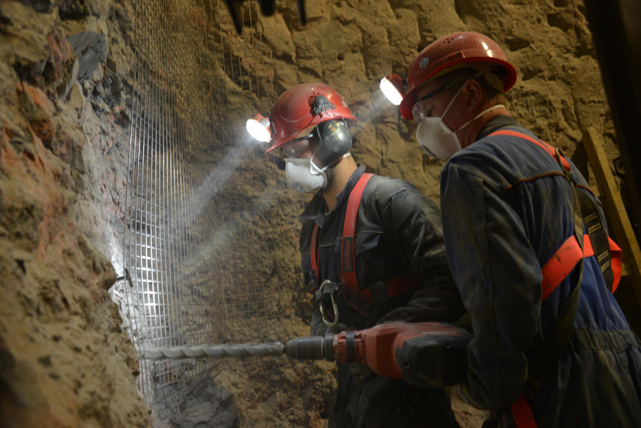 Exitosa utilización de productos para sostenimiento DSI en un pozo de la mina de halita Altaussee en Austria Exitosa utilización de productos para sostenimiento DSI en un pozo de la mina de halita Altaussee en Austria