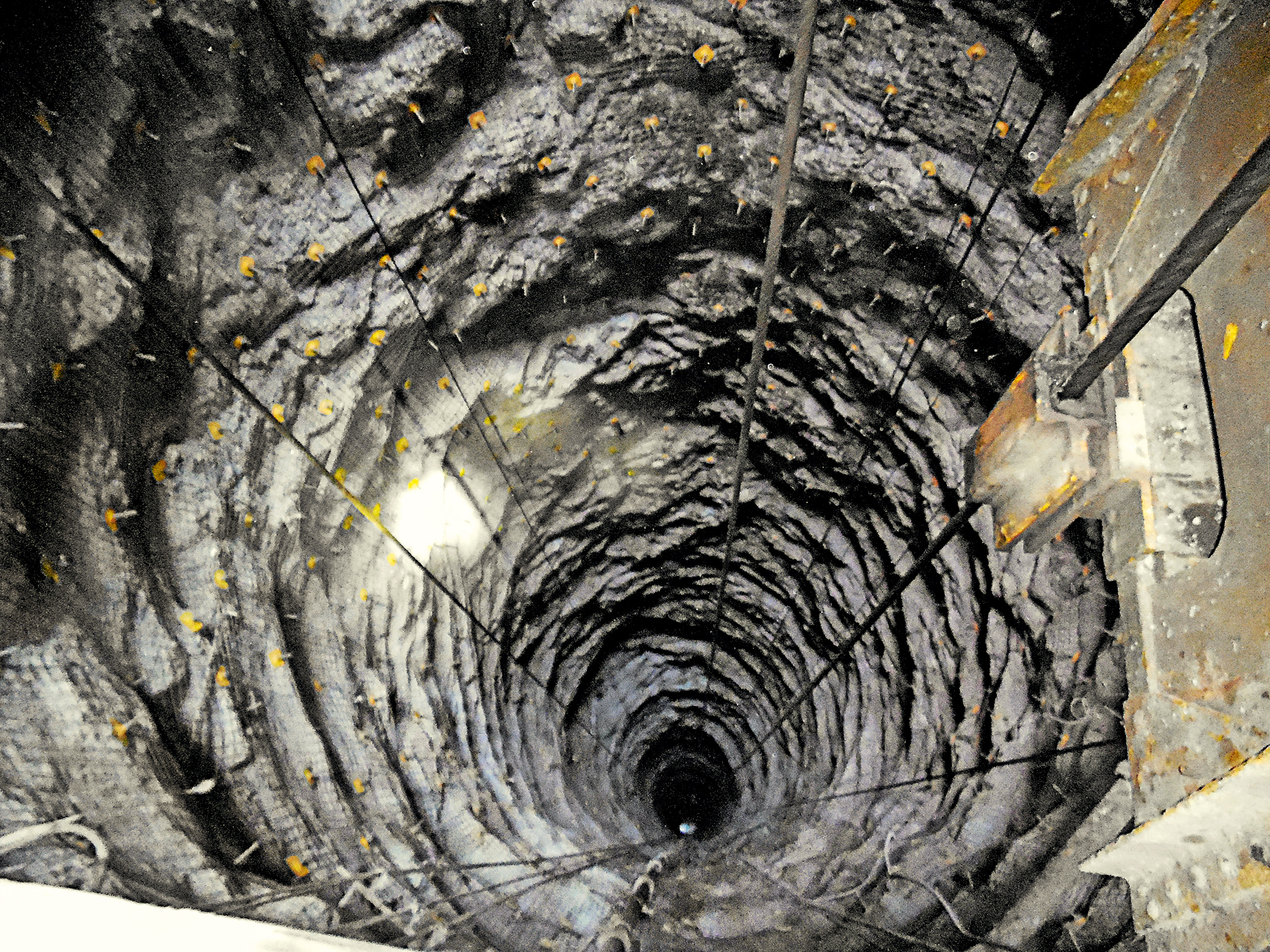 DSI Felsanker sichern Abbau in historischem Bergwerk: Instandsetzung des Rayas-Schachtes DSI Felsanker sichern Abbau in historischem Bergwerk: Instandsetzung des Rayas-Schachtes