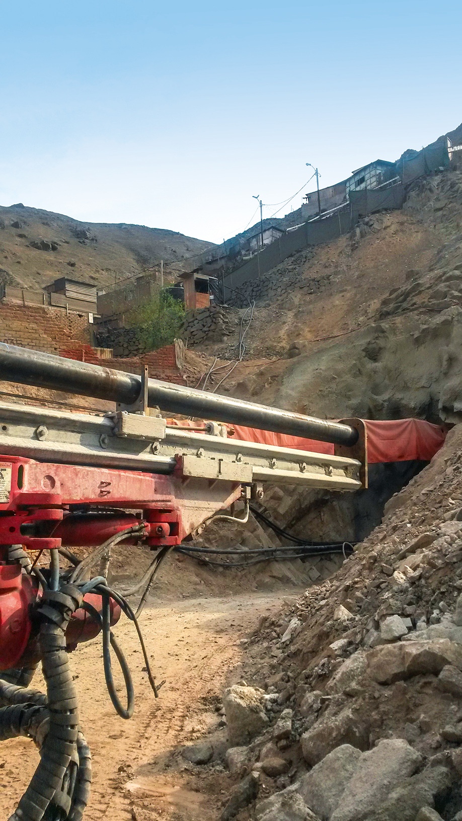 Der Santa Rosa Tunnel: AT – Rohrschirmsystem ermöglicht Fortsetzung des Vortriebs nach Tunneleinsturz Der Santa Rosa Tunnel: AT – Rohrschirmsystem ermöglicht Fortsetzung des Vortriebs nach Tunneleinsturz