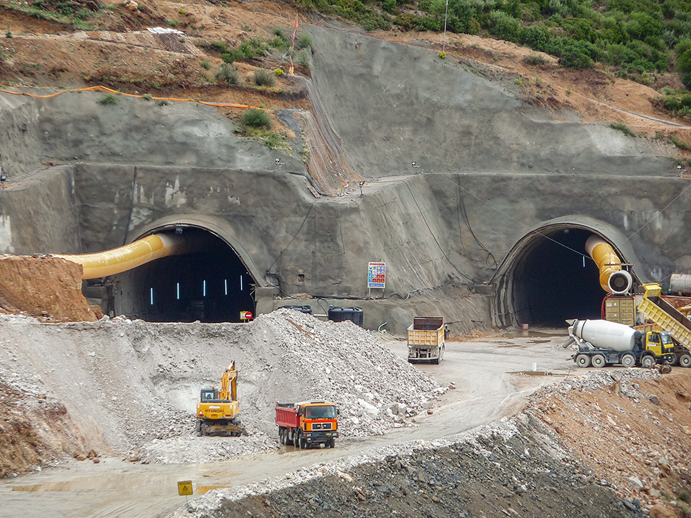 Tunel Klokova: Sistemas de anclaje de DSI para el nuevo túnel de conexión Grecia norte-sur Tunel Klokova: Sistemas de anclaje de DSI para el nuevo túnel de conexión Grecia norte-sur