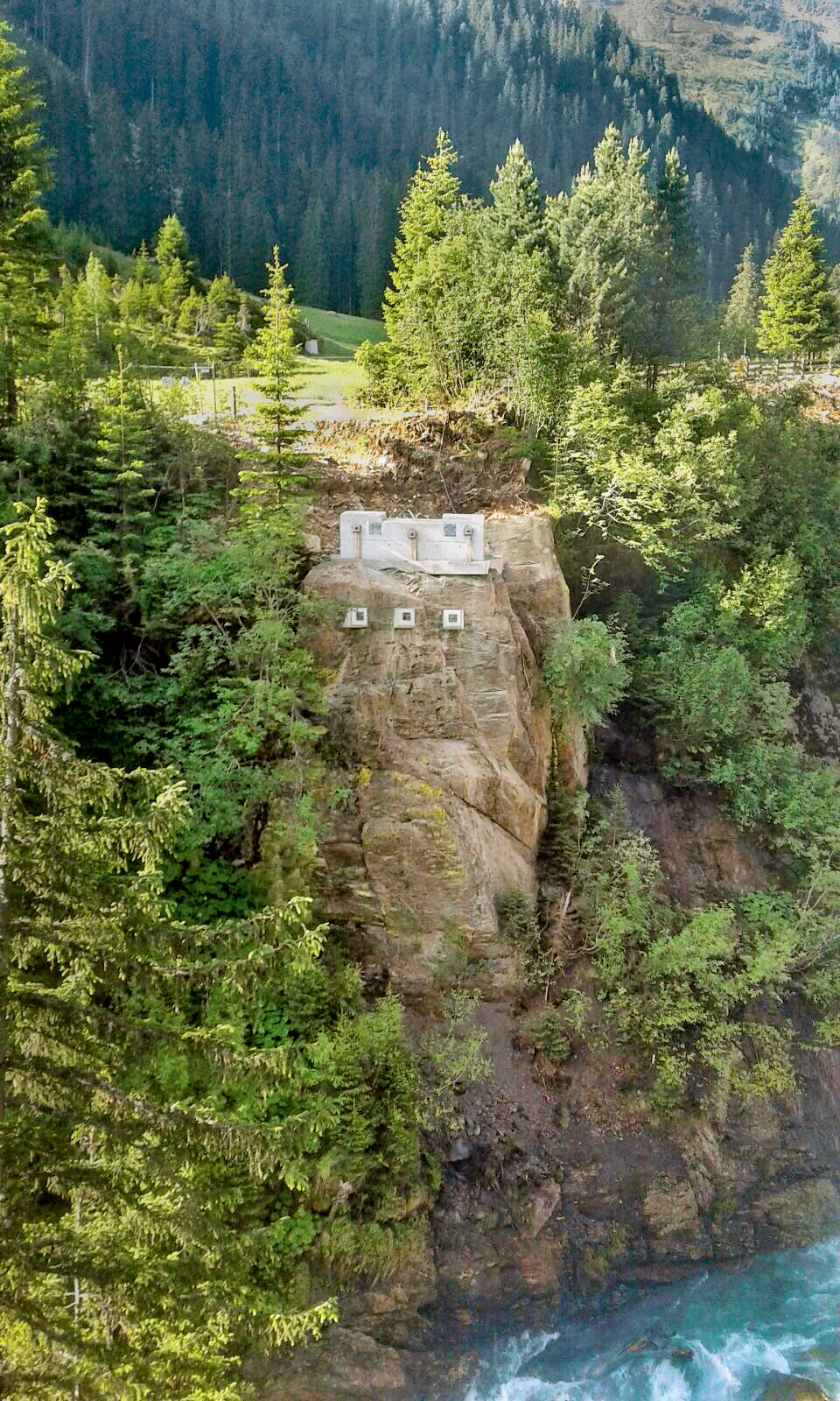 New Hybrid Anchor Plates: The Verwall Suspension Bridge near St. Anton am Arlberg New Hybrid Anchor Plates: The Verwall Suspension Bridge near St. Anton am Arlberg