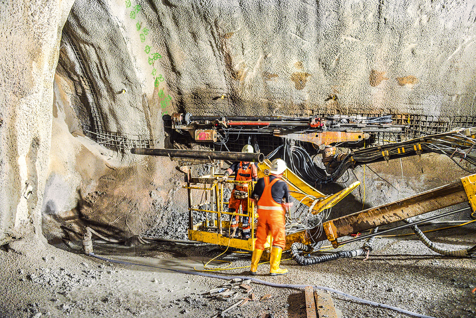 Milestones in the Application of the Squeezed Connection for the AT – Pipe Umbrella System Milestones in the Application of the Squeezed Connection for the AT – Pipe Umbrella System