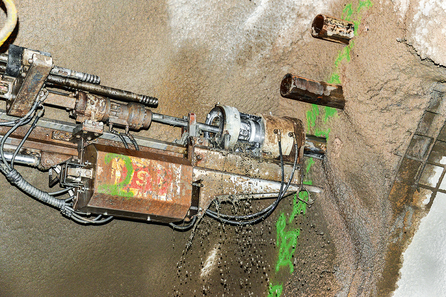Milestones in the Application of the Squeezed Connection for the AT – Pipe Umbrella System Milestones in the Application of the Squeezed Connection for the AT – Pipe Umbrella System