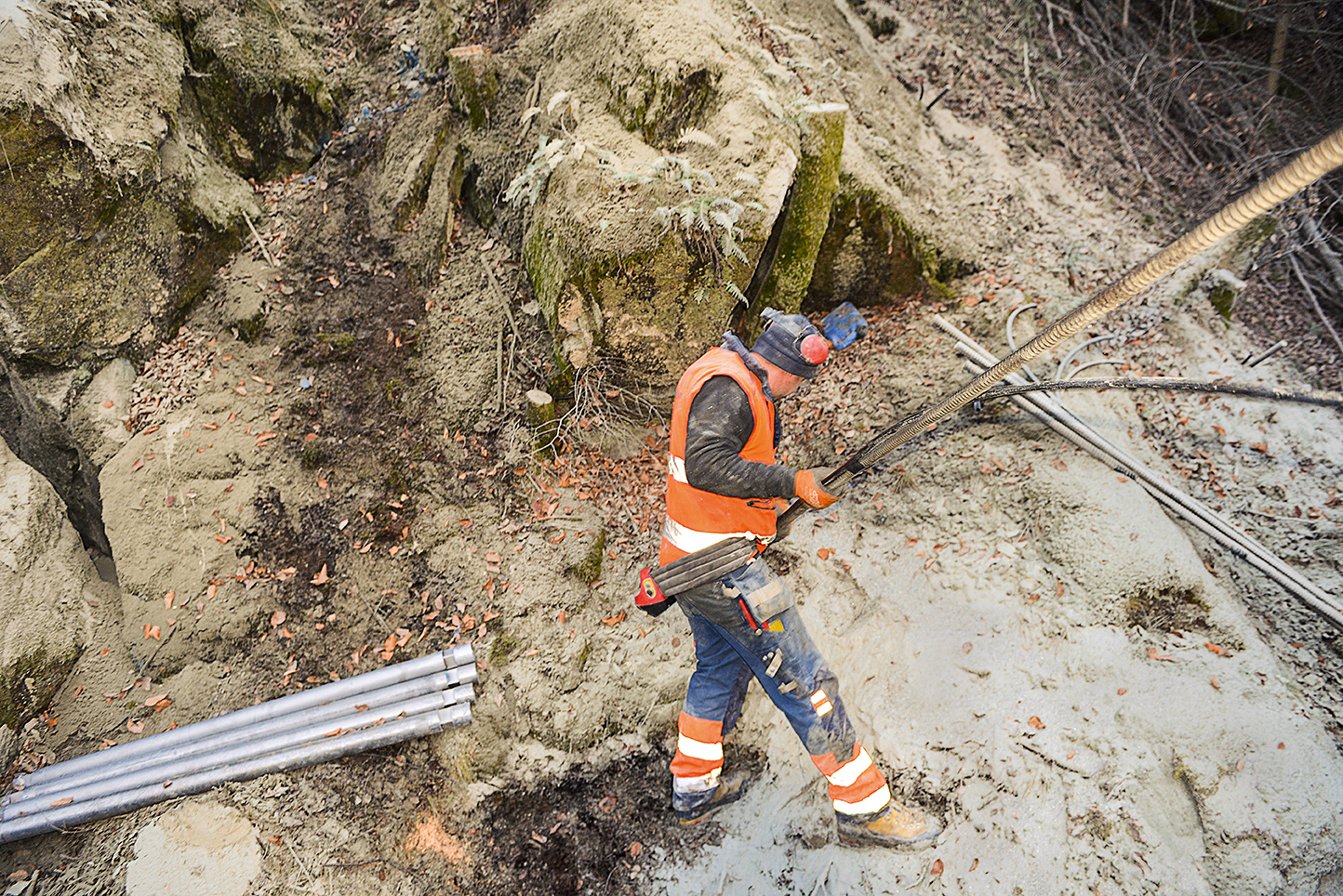 Sofortmaßnahme mit DSI-Stabankern: Sicherung eines Felssturzes bei Vorau Sofortmaßnahme mit DSI-Stabankern: Sicherung eines Felssturzes bei Vorau