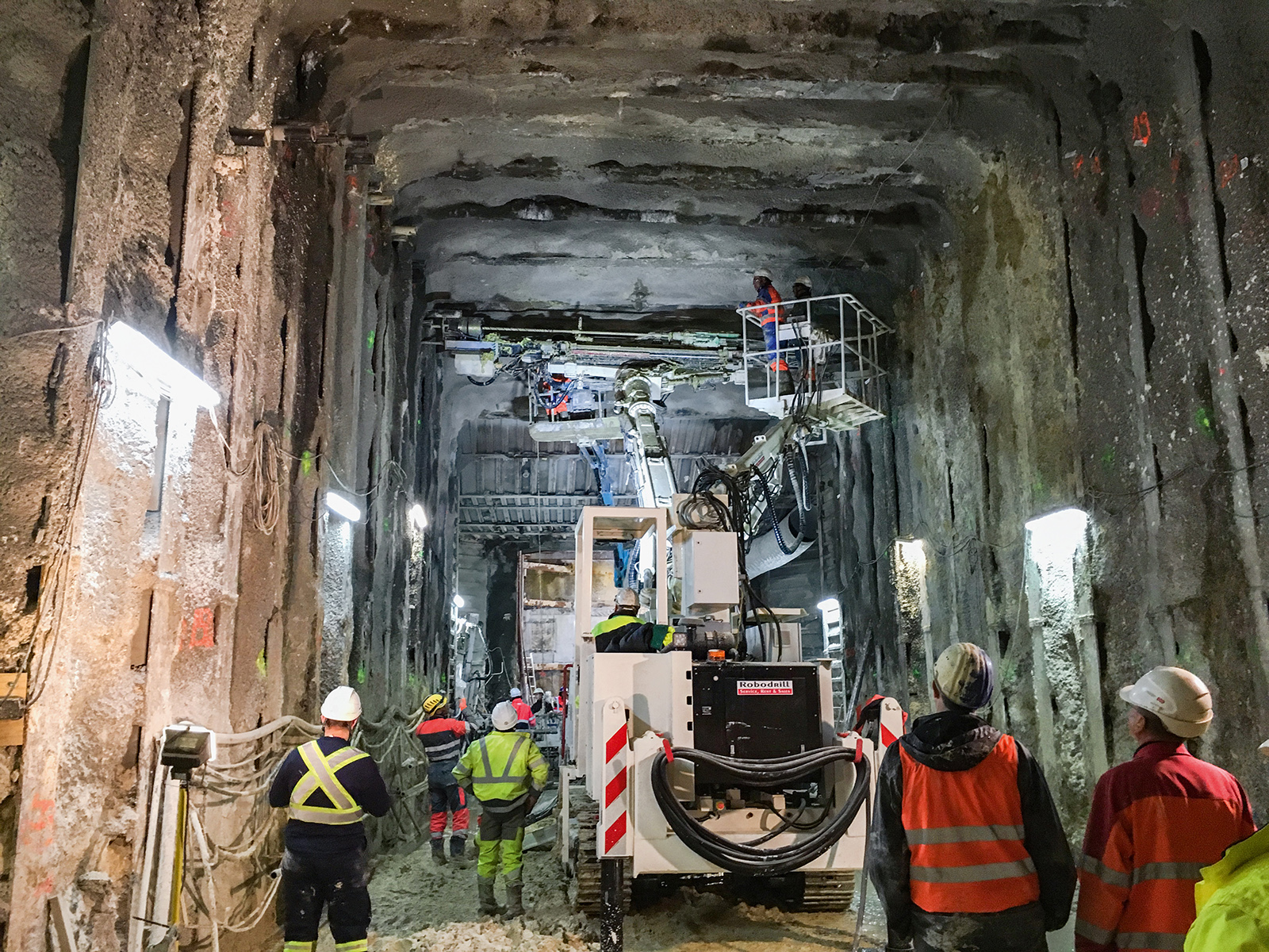 AT – Rohrschirmsystem mit innovativer Pressverbindung sichert den Vortrieb der Metro-Linie 4 in Paris AT – Rohrschirmsystem mit innovativer Pressverbindung sichert den Vortrieb der Metro-Linie 4 in Paris