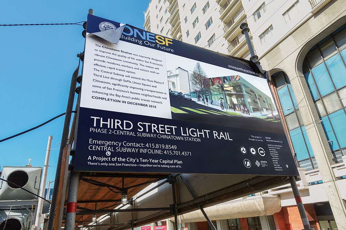 Paraguas de tubo AT – 139 de 27 m de longitud estabilizan el acceso de la Chinatown Station en San Francisco Paraguas de tubo AT – 139 de 27 m de longitud estabilizan el acceso de la Chinatown Station en San Francisco
